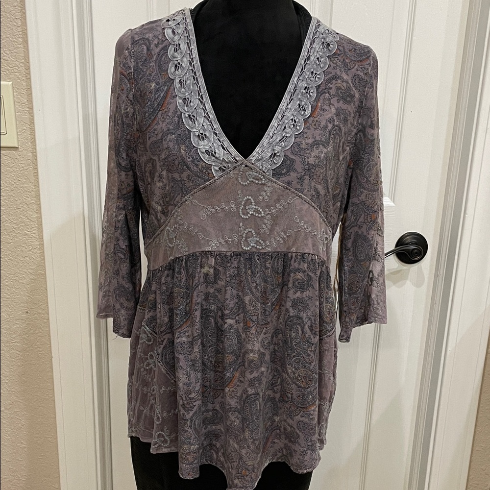 BKE Gray Paisley Lace V-Neck Blouse